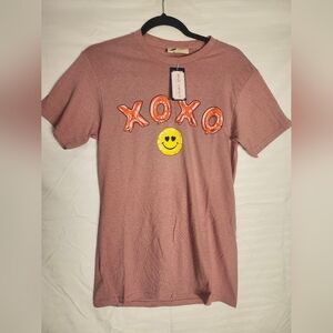 Simply Southern Pink Smiley Face XOXO Graphic T-Shirt. Small. Short Sleeve NWT